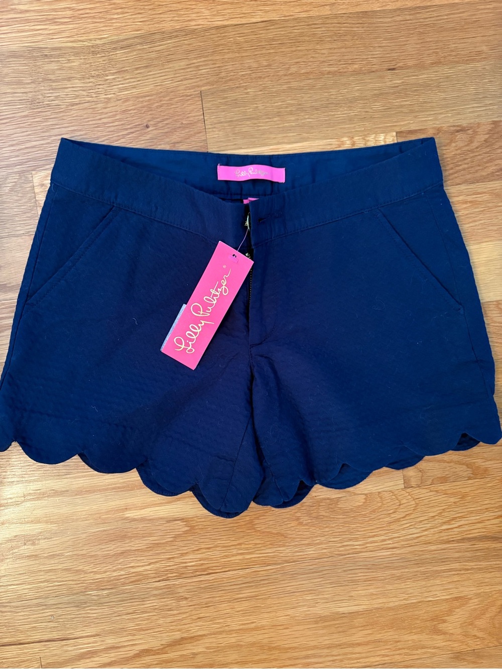 Lilly Pulitzer Navy Scallop Edge High Waist Shorts with Pink Tag